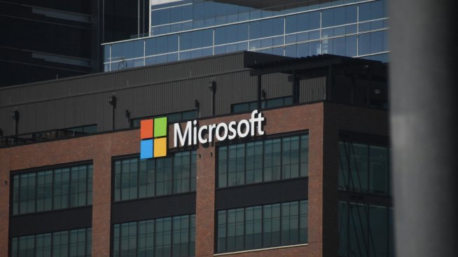 Microsoft обмисля правни действия заради сделка между Amazon и OpenAI за 50 млрд. долара