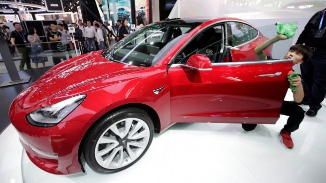 Tesla ускорява производството на Model 3