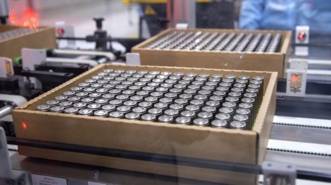 Основана от бивш инженер на Tesla компания ще прави материали за батерии в САЩ