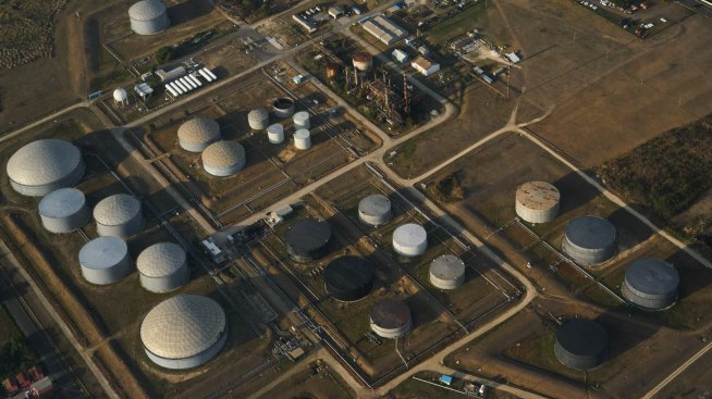 Напрежението в Близкия изток отново тласна петрола на червено*