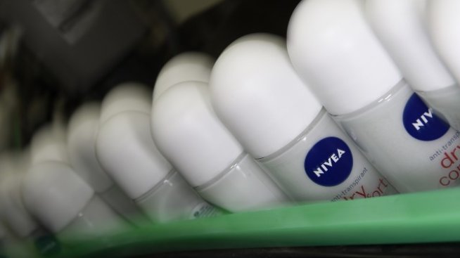 Лепилата Tesa и силното евро препънаха Beiersdorf