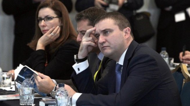 Горанов предлага общините да повишат имотните данъци 