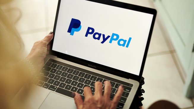 Компанията за обработка на плащанията Stripe обмисля придобиването на PayPal