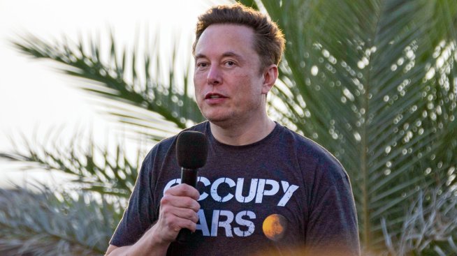 Илон Мъск пусна анкета дали да спре да ръководи Twitter