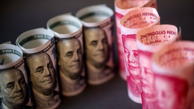 Централните банки стават предпазливи към юана, апетитът им за долара и златото расте