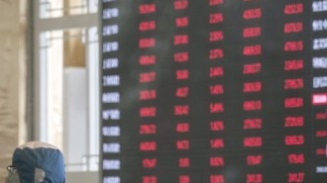 Хонконг поведе негативната вълна на азиатските борси днес