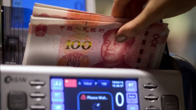 Изненадващото понижение на лихвите може да навреди на китайския юан