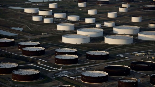 За първи път отрицателни цени за американския суров петрол