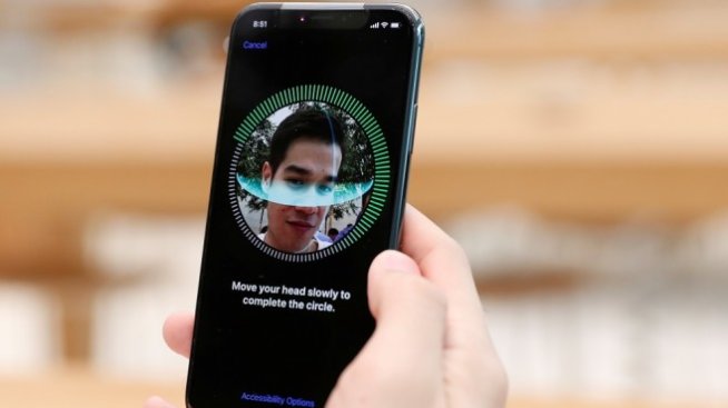 Apple тества влизане в iCloud с Face ID и Touch ID