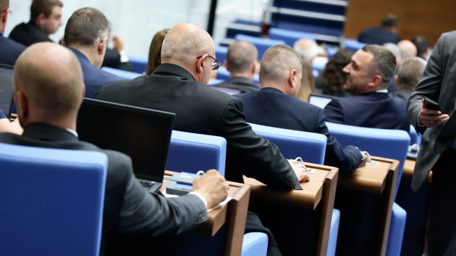 Парламентът одобри купуването на военни системи и боеприпаси за над 470 млн. лв. 