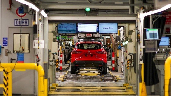 Nissan намалява с 30% глобалното си производство през октомври