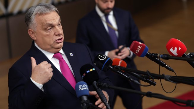 Скъпите предизборни подаръци носят слаб политически ефект за Орбан