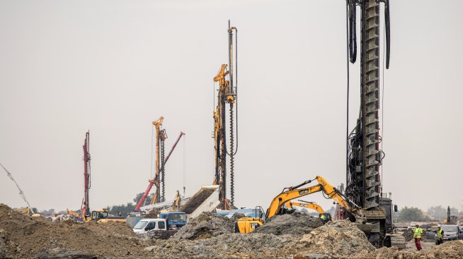 CATL стартира изграждането на завод за електромобилни батерии в Испания