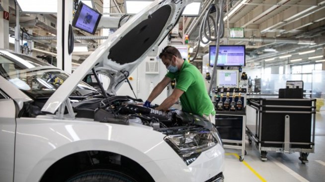 Какво очакват автопроизводителите за чиповете през 2022 г.