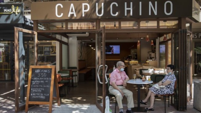 Секторът на услугите във Великобритания се възстанови от омикрон през януари