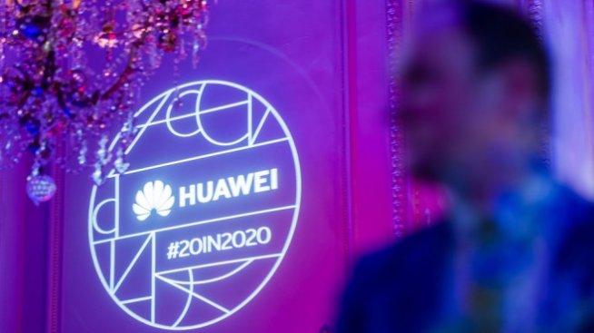 Китай обвини САЩ в лицемерие заради Huawei