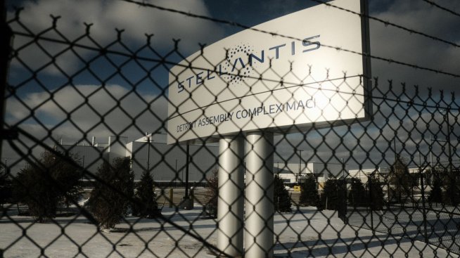 Синдикат: Stellantis планира да съкрати около 3500 работни места в САЩ