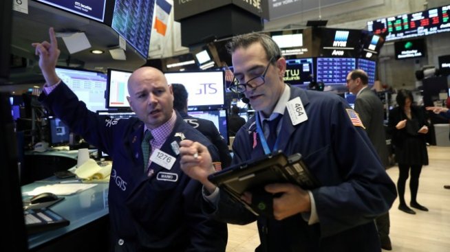 Dow се срива с 500 пункта при старта на днешната сесия*