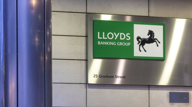 Повишените лихви помогнаха и на Lloyds 