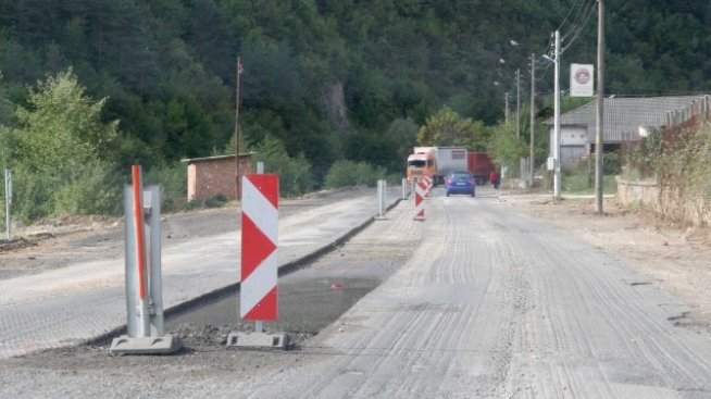 Кабинетът дава над 41 млн. лв. за ремонт на ключови пътища 