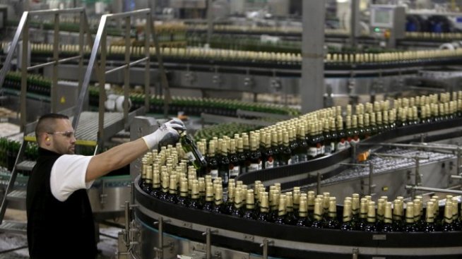 Печалбата на AB InBev се сви заради влошаване на бизнеса в Бразилия