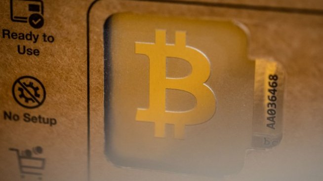 Цената на биткойна се задържа около прага от 20 хил. долара