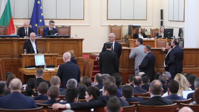 Бюджет 2022 е удължен  за 2023 г., отпада отстъпката за горивата от 0,25 лв.