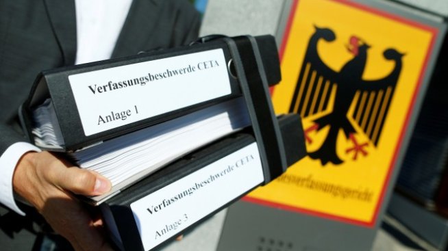 Германски активисти подадоха жалба срещу търговския пакт между ЕС и Канада