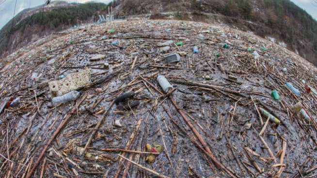 Правителството отпусна средства за почистването на Искър 