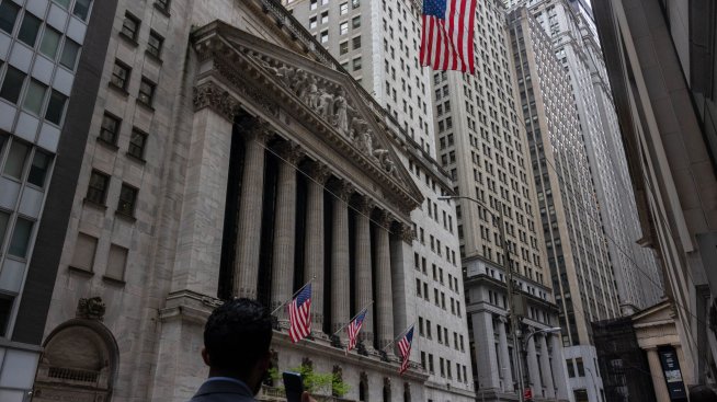 Dow губи 300 пункта заради поевтиняването на акциите на Salesforce*