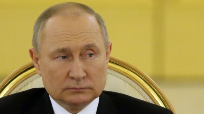 Подобието на нормалност, в което се е вкопчил Путин