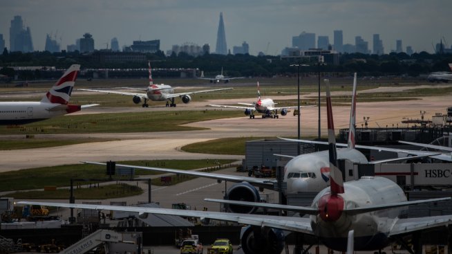 Пожарът на летище "Хийтроу" повлече европейските борси надолу*