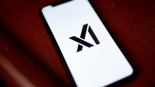 Стартъпът xAI на Мъск ще пусне чатбота Grok безплатно за премиум абонатите на X