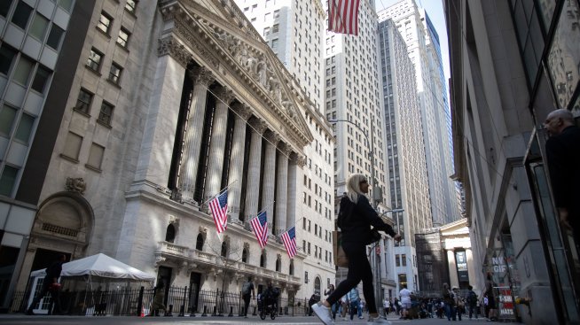 Wall Street отваря с леки изменения в очакване на детайли за търговските сделки на САЩ*
