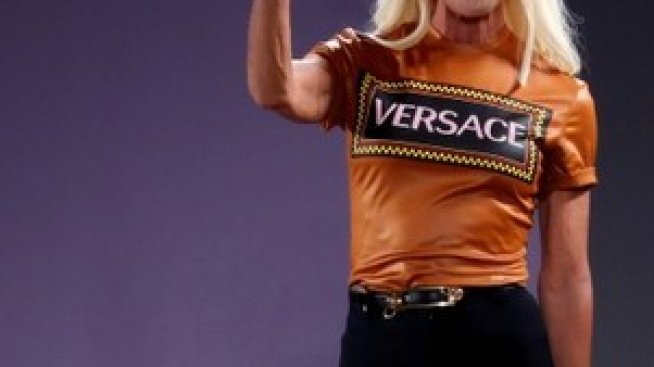 Италианската модна марка Versace ще бъде придобита от Michael Kors 