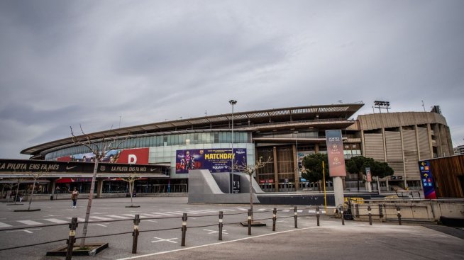 Как европейските футболни клубове превръщат стадионите си в дойни крави