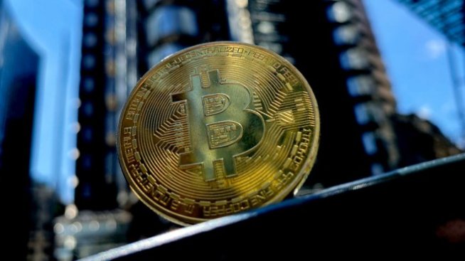 Биткойнът се сви под 32 хил. долара, след като САЩ си върнаха откупа за Colonial
