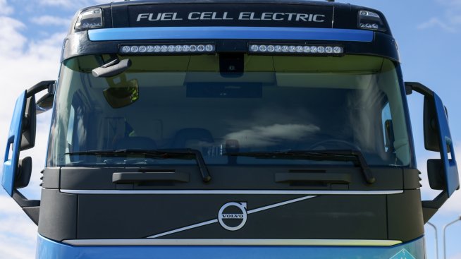 Volvo спечели търг за придобиване на закъсал американски доставчик на батерии