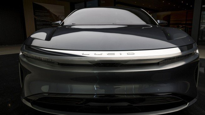 Lucid привлича над 3 млрд. долара финансиране за своята саудитска фабрика