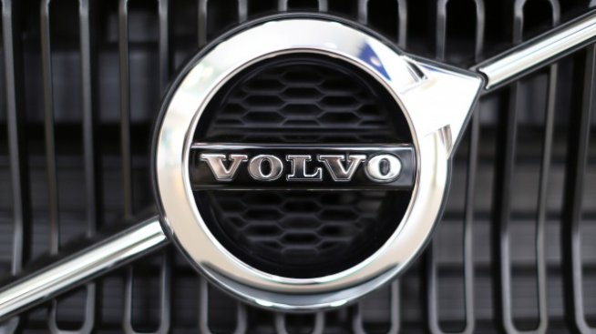 Volvo купува дял в компания за бързи зарядни станции 