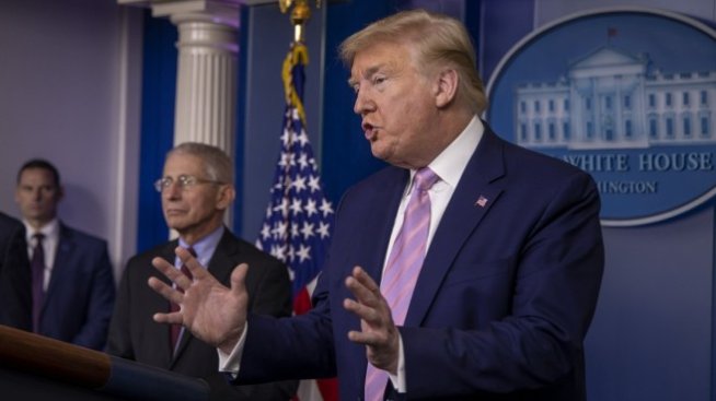 Тръмп предупреждава американците за скок на смъртността