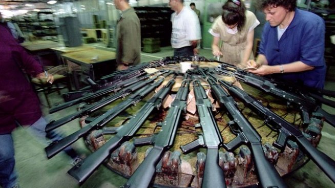 Поне две жертви след взрив в завод &bdquo;Арсенал&ldquo;*