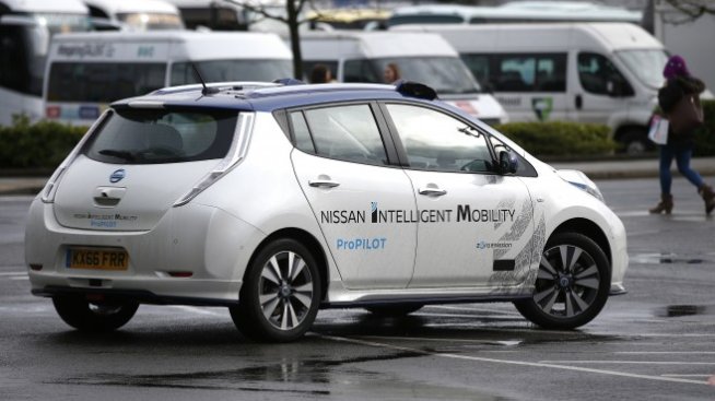 Nissan ще прави кросоувър на базата на Leaf