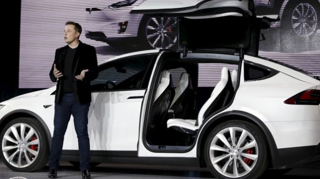 Tesla намалява цената на Model X