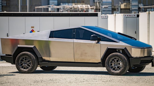 Tesla планира да започне масово производство на Cybertruck в края на 2023 г.