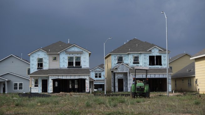 Нормалният живот в САЩ през 2022 г. е изисквал 62-седмичен доход