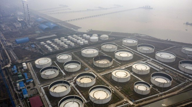 Експерт: Намаляване на производството на петрол ще предизвика по-дълбока рецесия