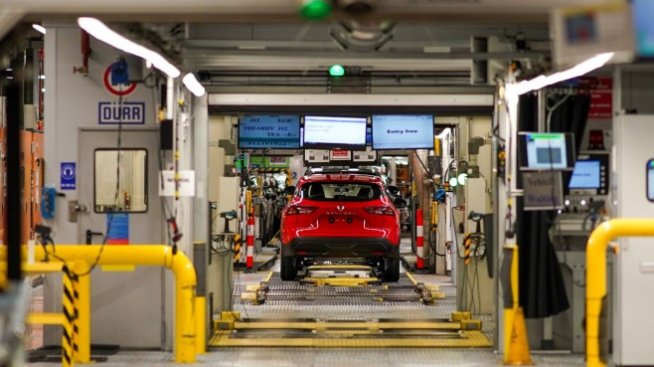 Автомобилостроенето във Великобритания прекъсва 10-месечна серия от спадове