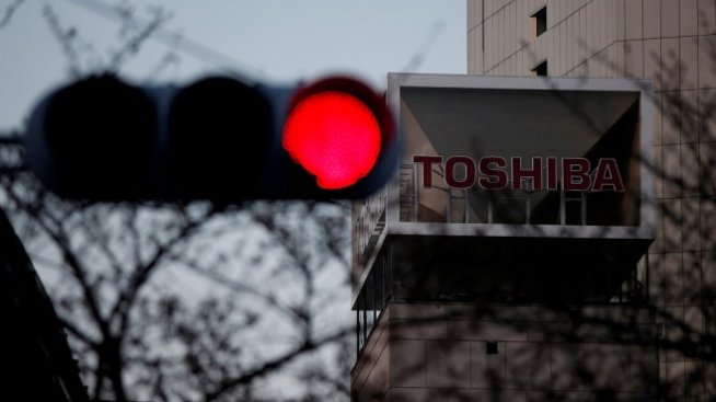 Apple влиза в битката за бизнеса с чипове на Toshiba?