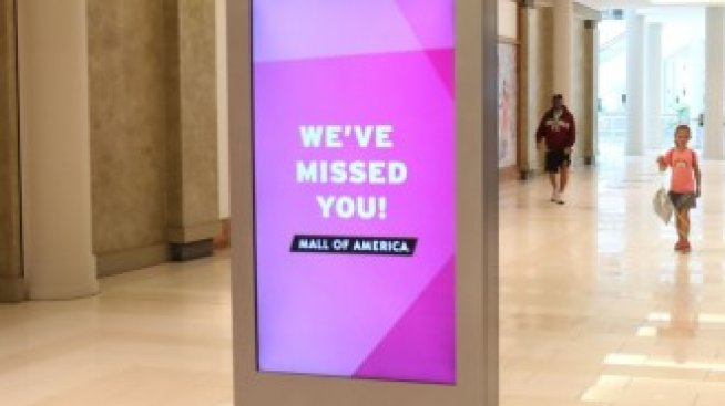 Моловете в САЩ се отказват от пазаруването, за да запълнят свободните площи